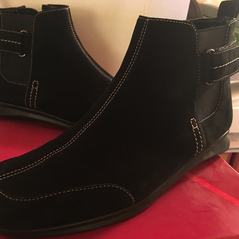 AeroSoles Black Nubuck Ankle Boots Size 7 B